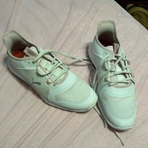 Women’s golf shoes